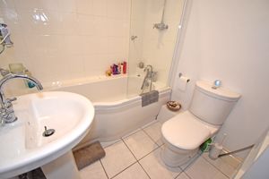 Ensuite Bathroom - click for photo gallery
